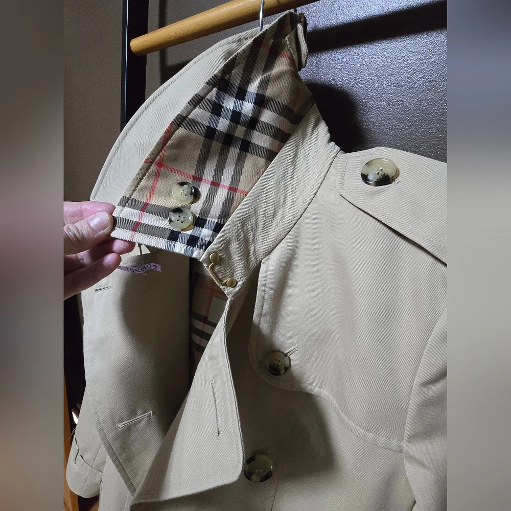 Burberry Classic Trench Coat, Chelsea, Mid-length Size US 6, Color Honey - Picture 8 of 15